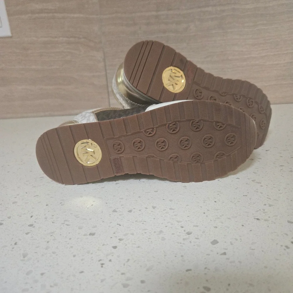 Michael Kors Allie Stride Sneakers Womems 8 White Brown Gold Logo SG19H